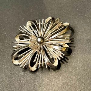 Gorgeous VINTAGE silver brooch